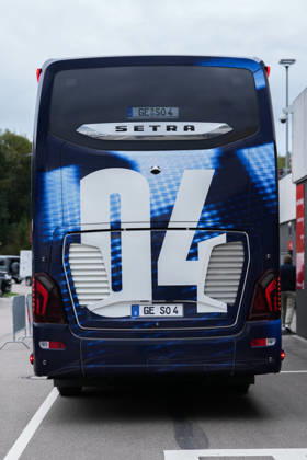 1 Bundesliga: SC Freiburg vs. FC Schalke 04, October 11, 2026—FC Schalke 04 bus in front of the Europa-Park Stadium. 1 Bundesliga: SC Freiburg vs. FC Schalke 04, Europa-Park Stadium, October 11, 2026 DFB and DFL regulations prohibit any use of photographs as image sequences and or quasi-video. Copyright: xBEAUTIFULxSPORTS Boscox