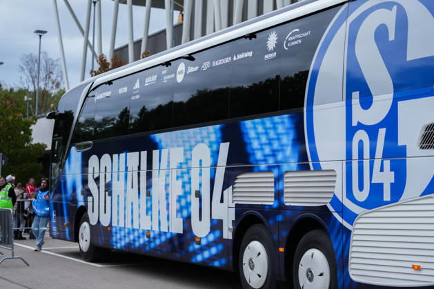 1 Bundesliga: SC Freiburg vs. FC Schalke 04, October 11, 2026—FC Schalke 04 bus in front of the Europa-Park Stadium. 1 Bundesliga: SC Freiburg vs. FC Schalke 04, Europa-Park Stadium, October 11, 2026 DFB and DFL regulations prohibit any use of photographs as image sequences and or quasi-video. Copyright: xBEAUTIFULxSPORTS Boscox