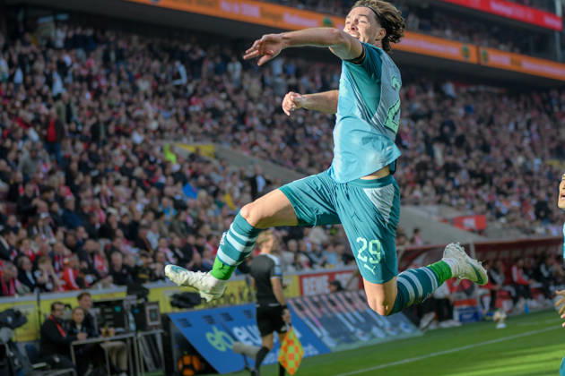 Joe Scally of Mönchengladbach 29 celebrates after scoring the goal on 1 1 11 10 2026 ¢ Soccer ¢ 1. FC Köln vs. Borussia Mönchengladbach, RheinEnergieStadion, Cologne, DFB and DFL regulations prohibit any use of photographs as image sequences and or quasi-video. NRW, Germany Copyright: xpepphotox xHorstxMauelshagenx pep00321, pep_20261011_hm