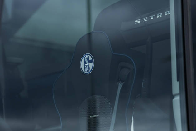 1 Bundesliga SC Freiburg vs. FC Schalke 04, October 11, 2026 FC Schalke 04 bus in front of the Europa-Park Stadium Schalke crest on the bus driver s seat 1 Bundesliga SC Freiburg vs. FC Schalke 04, Europa-Park Stadium, October 11, 2026 DFB and DFL regulations prohibit any use of photographs as image sequences and or quasi-video. Copyright: xBEAUTIFULxSPORTS Boscox