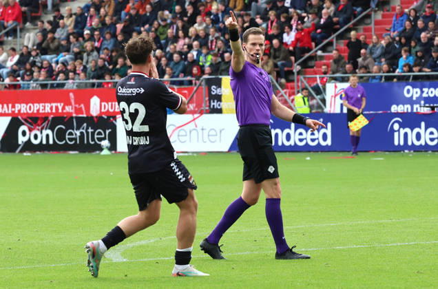 UTRECHT referee Jannick van der Laan during the Vriendenloterij Eredivisie match between FC Utrecht and Willem II at Stadion Galgenwaard on October 11, 2026, in Utrecht, Netherlands PETER LOUS EYE4IMAGES DeFodi Images