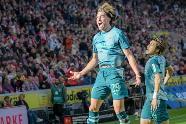 Joe Scally of Mönchengladbach 29 celebrates after scoring the goal on 1 1 11 10 2026 ¢ Soccer ¢ 1. FC Köln vs. Borussia Mönchengladbach, RheinEnergieStadion, Cologne, DFB and DFL regulations prohibit any use of photographs as image sequences and or quasi-video. NRW, Germany Copyright: xpepphotox xHorstxMauelshagenx pep00321, pep_20261011_hm