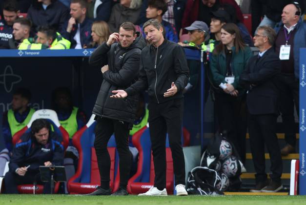 Premier League - Crystal Palace v Nottingham Forest LONDON, ENGLAND, OCTOBER 11: Oliver Glasner Manager of Nottingham Forest looks disappointed, dejected & frustrated during The Premier League match between Crystal Palace v Nottingham Forest at Selhurst Park Stadium, London, England, on October 11. (Photo by Daniel Weir) London Selhurst Park Stadium England Copyright: xDanielxWeir SportsxPressxPhotox Sportspressphoto_SPR252431