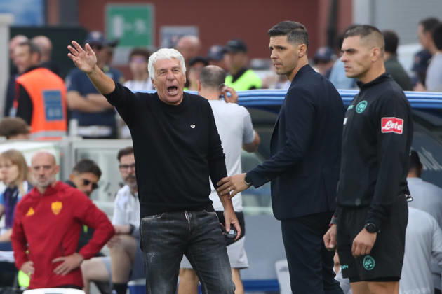 IPA89552565 - October 11, 2026 Como vs. AS Roma (Serie A) Sports; Soccer; Matchday 6& xD;In the photo: An enraged Gasperini& xD;(Photo by Gino Mancini) Copyright: xGinoxMancini IPAxSportx xx IPA89552565