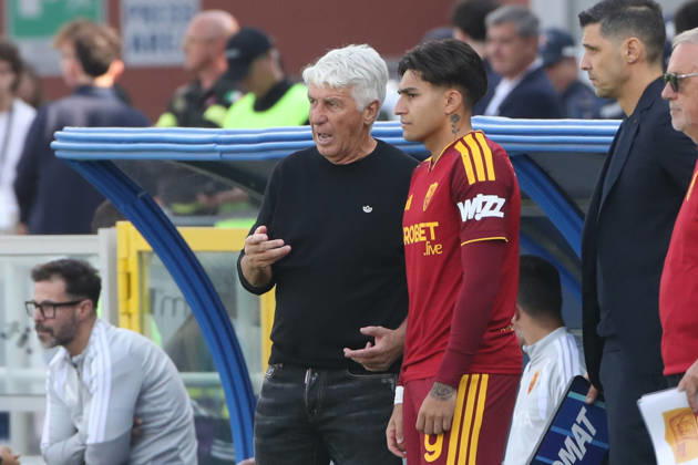 IPA89552575 - October 11, 2026 Como vs. AS Roma (Serie A) Sports; Soccer; Matchday 6& xD;In the photo: Gasperini and Castro& xD;(Photo by Gino Mancini) Copyright: xGinoxMancini IPAxSportx xx IPA89552575