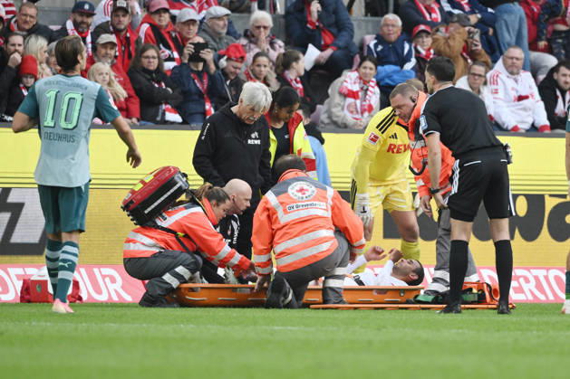 Ellyes Skhiri of 1. FC Köln is carried off the field on a stretcher on October 11, 2026, Soccer, Bundesliga, 2026–2027 season, Matchday 5, 1. FC Köln vs. Borussia Mönchengladbach. DFL regulations prohibit any use of photographs as image sequences and or quasi-video. Cologne, RheinEnergie Stadium, North Rhine-Westphalia, Germany Team2