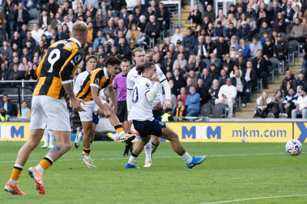 Hull City v Everton Premier League Mohamed Belloumi of Hull City scores his sides second goal during the Premier League match between Hull City and Everton at the MKM Stadium, Hull. 11 10 2026 UK Newspapers OUT Copyright: xMattxWilkinsonx FIL-24041-0127