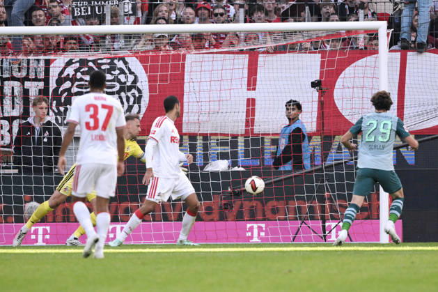 Joe Scally of Borussia Mönchengladbach (right) scores against goalkeeper Marvin Schwäbe of 1. FC Köln, tying the game at 1–1 on October 11, 2026, in the 1. Bundesliga, 2026–2027 season, Matchday 5, 1. FC Köln vs. Borussia Mönchengladbach. DFL regulations prohibit any use of photographs as image sequences and or quasi-video. Cologne, RheinEnergie Stadium, North Rhine-Westphalia, Germany Team2
