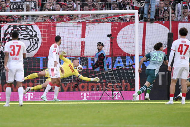 Joe Scally of Borussia Mönchengladbach (right) scores against goalkeeper Marvin Schwäbe of 1. FC Köln, tying the game at 1–1 on October 11, 2026, in the 1. Bundesliga, 2026–2027 season, Matchday 5, 1. FC Köln vs. Borussia Mönchengladbach. DFL regulations prohibit any use of photographs as image sequences and or quasi-video. Cologne, RheinEnergie Stadium, North Rhine-Westphalia, Germany Team2