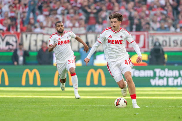 Linton Maina 1 FC Cologne, 37, Mikey Moore 1 FC Cologne, 47, sprinting with the ball 1 FC Cologne vs. Borussia Mönchengladbach, soccer, Bundesliga, Matchday 5, 2026–27 season, October 12, 2026. DFL regulations prohibit any use of photographs as image sequences and or quasi-video, 1 FC Cologne vs. Borussia Mönchengladbach, soccer, Bundesliga, Matchday 5, 2026–27 season, October 12, 2026, Cologne Copyright: xEibner-Pressefoto LukasxBaldygax EP_LBA