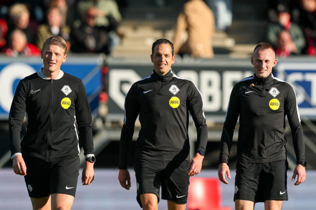2026-10-11 Excelsior Rotterdam v FC Groningen - Dutch Eredivisie ROTTERDAM, NETHERLANDS - OCTOBER 11: Warming up of Assistant referee Roan van Marrewijk, Referee Richard Martens, Assistant referee Don Frijn during the Dutch Eredivisie match between Excelsior Rotterdam and FC Groningen at Stadion Woudestein on October 11, 2026 in Rotterdam, Netherlands. Rotterdam Stadion Woudestein Netherlands Content not available for redistribution in The Netherlands directly or indirectly through any third parties. Copyright: xHansxvanxderxValkx
