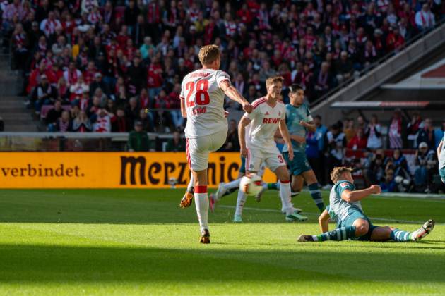 Sebastian Sebulonsen, Defense, 1. FC Köln 28, Jan Leszczynski, Defense, Borussia Mönchengladbach 5, 1. FC Köln vs. Borussia Mönchengladbach, Soccer, Bundesliga 1, Matchday 5, October 11, 2026. DFB and DFL regulations prohibit any use of photographs as image sequences and or quasi-video. Cologne, North Rhine-Westphalia, Germany Copyright: xkolbert-press MartinxWdziecznyx