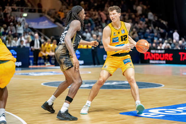 Patrick Cartier 12, MHP Riesen Ludwigsburg vs. Tajh Green 55, Basketball, Löwen Braunschweig, GER; Basketball, Löwen Braunschweig vs. MHP Riesen Ludwigsburg, Basketball, easyCredit BBL, Week 3, 2026–27 Season, October 11, 2026 GER, Basketball Löwen Braunschweig vs. MHP Riesen Ludwigsburg, Basketball, easyCredit BBL, Week 3, 2026–27 season, October 11, 2026 Braunschweig Copyright: xEibner-Pressefoto DanielxREINELTx EP_DRT