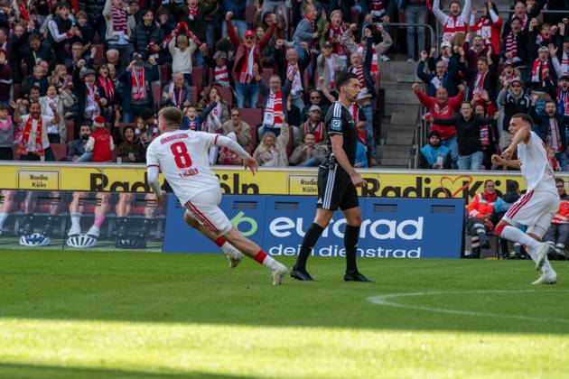 Isak Bergmann Johannesson, midfielder, 1. FC Köln 8, celebrating after the 1-0 goal, 1. FC Köln vs. Borussia Mönchengladbach, soccer, Bundesliga 1, Matchday 5, October 11, 2026. DFB and DFL regulations prohibit any use of photographs as image sequences and or quasi-video. Cologne, North Rhine-Westphalia, Germany Copyright: xkolbert-press MartinxWdziecznyx