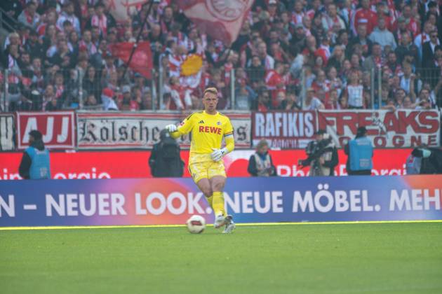 Marvin Schwaebe, goalkeeper, 1. FC Köln 1, , 1. FC Köln vs. Borussia Mönchengladbach, soccer, Bundesliga 1, Matchday 5, October 11, 2026. DFB and DFL regulations prohibit any use of photographs as image sequences and or quasi-video. Cologne, North Rhine-Westphalia, Germany Copyright: xkolbert-press MartinxWdziecznyx