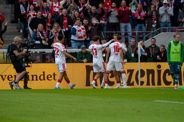Isak Bergmann Johannesson, midfielder, 1. FC Köln 8, celebrating after the 1-0 goal, 1. FC Köln vs. Borussia Mönchengladbach, soccer, Bundesliga, Matchday 5, October 11, 2026. DFB and DFL regulations prohibit any use of photographs as image sequences and or quasi-video. Cologne, North Rhine-Westphalia, Germany Copyright: xkolbert-press MartinxWdziecznyx