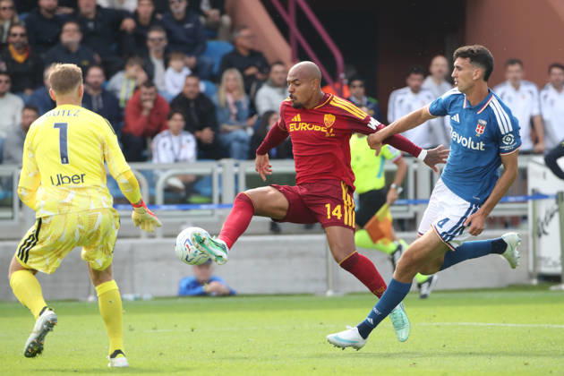 IPA89552629 - October 11, 2026 Como vs. AS Roma (Serie A) Sports; Soccer; Matchday 6& xD;In the photo: Malen& xD;(Photo by Gino Mancini) Copyright: xGinoxMancini IPAxSportx xx IPA89552629