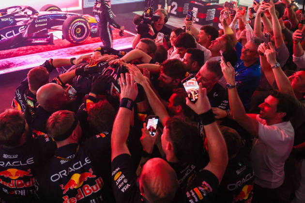 Max Verstappen wins 2026 Formula 1 Singapore Grand Prix SINGAPORE - OCT 11: Red Bull Racing driver Max Verstappen celebrates on the podium after winning the Formula 1 Singapore Grand Prix at the Marina Bay Street Circuit in Singapore on October 11, 2026. Daniel Ceng Anadolu Singapore Singapore. Editorial use only. Please get in touch for any other usage.  Copyright: x2026xAnadoluxDanielxCengx
