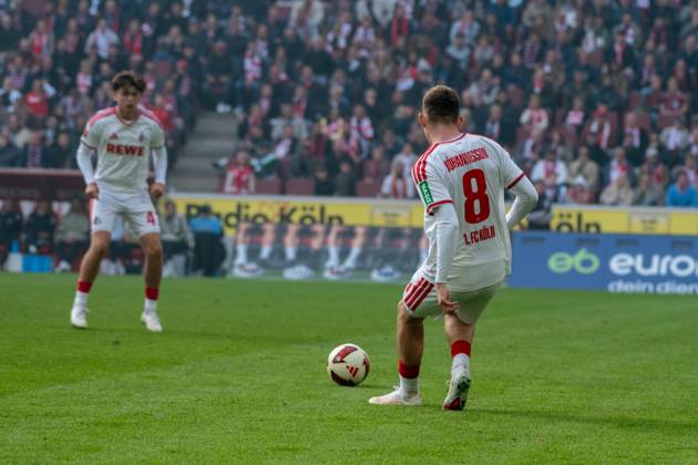 Isak Bergmann Johannesson, Midfielder, 1 FC Cologne 8, Mikey Moore, Midfielder, 1 FC Cologne 47, , 1 FC Cologne vs. Borussia Mönchengladbach, soccer, Bundesliga 1, Matchday 5, October 11, 2026. DFB and DFL regulations prohibit any use of photographs as image sequences and or quasi-video. Cologne, North Rhine-Westphalia, Germany Copyright: xkolbert-press MartinxWdziecznyx