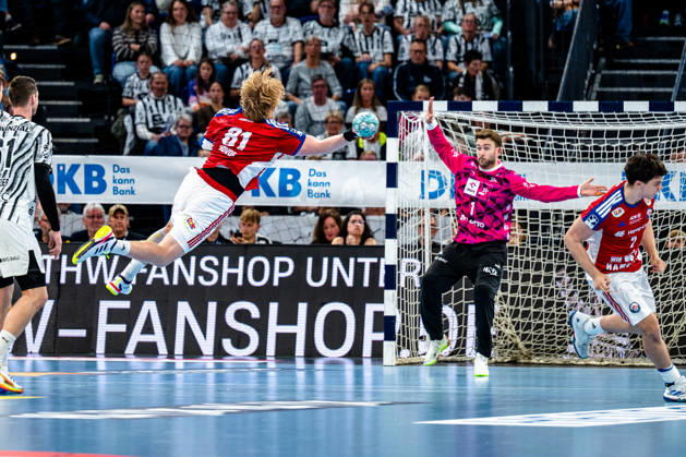 October 11, 2026, xdobgx, Opel HBL Handball, THW Kiel vs. Handball Club Hamburg, Martin Hovde of Handball Club Hamburg, taking a shot, in action, throwing, Gonzalo Pérez de Vargas, Kiel, 1 Kiel