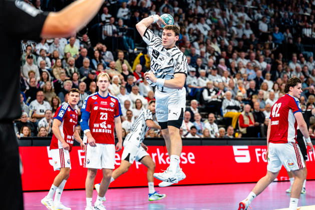 October 11, 2026, xdobgx, Opel HBL Handball, THW Kiel vs. Handball Club Hamburg; Lukas Laube (Kiel), taking a shot, in action, throwing (Kiel)