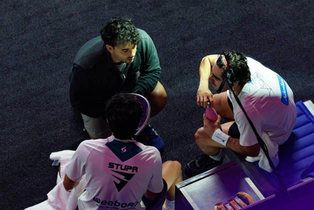 DÜSSELDORF, GERMANY - 11 OCTOBER 2026: Image shows Jon Sanz (ESP), Franco Stupaczuk (ARG) and coach Cristian Arias during CUPRA Germany Premier Padel P2 2026 Day 8: Finals at CASTELLO Düsseldorf on 11 10 2026 in Düsseldorf, Germany. Germany Copyright: xFröhlichxPascalx