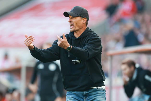 1 Bundesliga 26 27 1 FC Cologne vs. Borussia Mönchengladbach on October 11, 2026, at the RheinEnergieSTADION in Cologne. Coach Alexander Blessin of Mönchengladbach shouts out instructions. MH