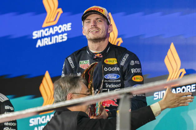 FORMULA 1 SINGAPORE AIRLINES SINGAPORE GRAND PRIX 2026 Max Verstappen (NED) 3 Red Bull Racing celebrates on the podium after winning the race during the Formula 1 Singapore Airlines Singapore Grand Prix 2026, Round 17 of the 2026 Formula 1 World Championship, WM, Weltmeisterschaft from 9th - 11th October 2026 at the Marina Bay Street Circuit, Singapore. Credit: Robbie Hoad Every Second Media Editorial use only. All images are copyright Every Second Media Limited. No images may be reproduced without prior permission. Copyright: xIMAGO EveryxSecondxMediax ESM-2203-0625 RobbiexHoadx xEveryxSecondxMediax