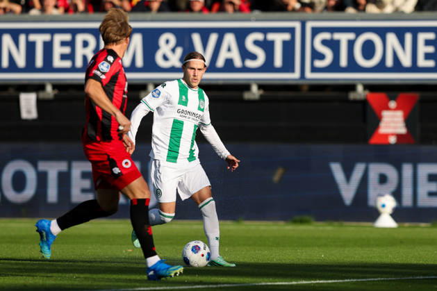 2026-10-11 Excelsior Rotterdam v FC Groningen - Dutch Eredivisie ROTTERDAM, NETHERLANDS - OCTOBER 11: Jacob Ondrejka of FC Groningen is challenged by Casper Widell of Excelsior Rotterdam during the Dutch Eredivisie match between Excelsior Rotterdam and FC Groningen at Stadion Woudestein on October 11, 2026 in Rotterdam, Netherlands. Rotterdam Stadion Woudestein Netherlands Content not available for redistribution in The Netherlands directly or indirectly through any third parties. Copyright: xHansxvanxderxValkx