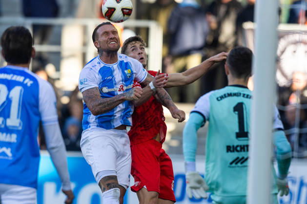 Chemnitz, 111026, Northeast Regional Soccer League: Chemnitzer FC vs. FC Rot-Weiß Erfurt; Pictured: Laurenz Dehl (Erfurt) vs. Jan Löhmannsröben (Chemnitz)