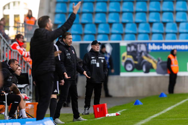 Chemnitz, 111026, Northeast Regional Soccer League: Chemnitzer FC vs. FC Rot-Weiß Erfurt (pictured); Coach Faban Gerber, Erfurt
