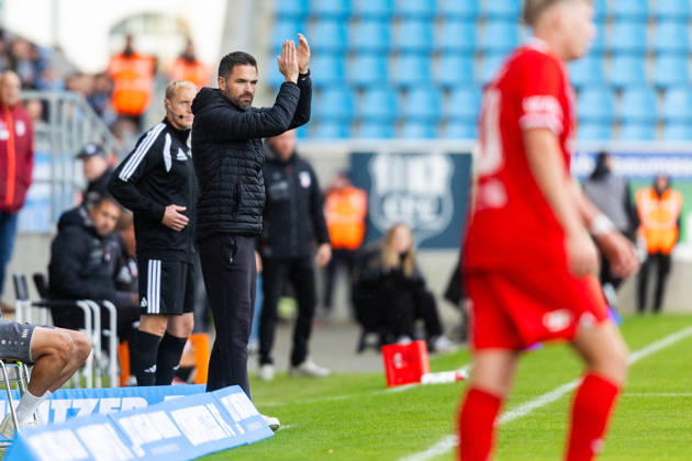 Chemnitz, 111026, Northeast Regional Soccer League: Chemnitzer FC vs. FC Rot-Weiß Erfurt (pictured); Coach Benjamin Duda, Chemnitz