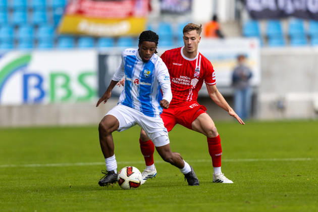 Chemnitz, 111026, Northeast Regional Soccer League: Chemnitzer FC vs. FC Rot-Weiß Erfurt; pictured: Laurenz Dehl (Erfurt) vs. Ken Tchouangue (Chemnitz)