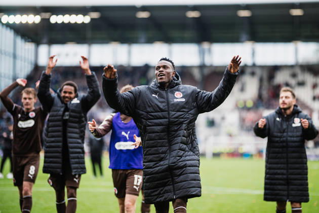 2. Bundesliga: FC St. Pauli vs. Karlsruher SC, October 11, 2026; Abdoulie Ceesay (FC St. Pauli, No. 9) celebrates with the fans; soccer, 2. Bundesliga, Matchday 7: FC St. Pauli vs. Karlsruher SC on October 11, 2026, at Millerntor Stadium, Hamburg. DFL regulations prohibit any use of photographs as image sequences and or quasi-video. Copyright: xBEAUTIFULxSPORTS Tonhäuserx