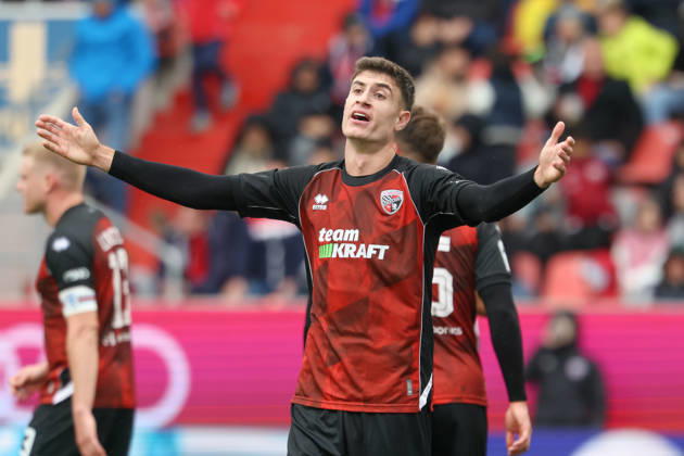 Ingolstadt, Germany, October 11, 2026, 3rd League 2026–2027, Matchday 8: FC Ingolstadt 04 vs. SV Wehen Wiesbaden. Pictured: Georgios Antzooulas. FCI players look dissatisfied on the field. DFB and DFL regulations prohibit any use of photographs as image sequences and or quasi-video. Copyright: xFotostandx xSchäferx