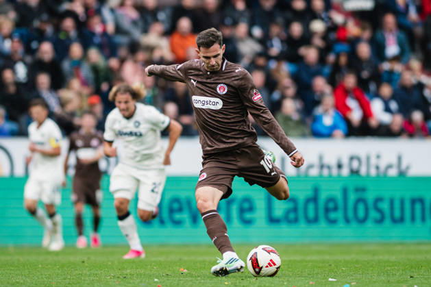 2. Bundesliga: FC St. Pauli vs. Karlsruher SC, October 11, 2026; Branimir Hrgota (FC St. Pauli), No. 10, takes a shot; 2. Bundesliga, Matchday 7: FC St. Pauli vs. Karlsruher SC on October 11, 2026, at Millerntor Stadium, Hamburg. DFL regulations prohibit any use of photographs as image sequences and or quasi-video. Copyright: xBEAUTIFULxSPORTS Tonhäuserx
