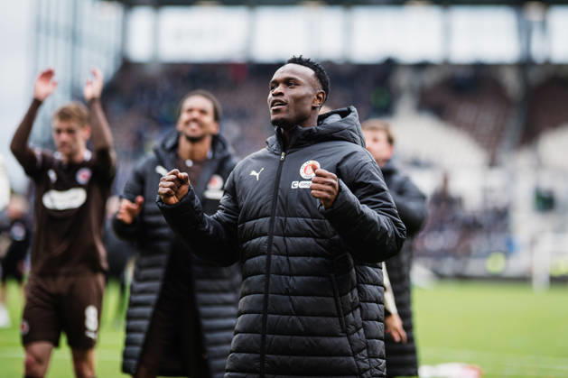 2. Bundesliga: FC St. Pauli vs. Karlsruher SC, October 11, 2026; Abdoulie Ceesay (FC St. Pauli, No. 9) celebrates with the fans; soccer, 2. Bundesliga, Matchday 7: FC St. Pauli vs. Karlsruher SC on October 11, 2026, at Millerntor Stadium, Hamburg. DFL regulations prohibit any use of photographs as image sequences and or quasi-video. Copyright: xBEAUTIFULxSPORTS Tonhäuserx