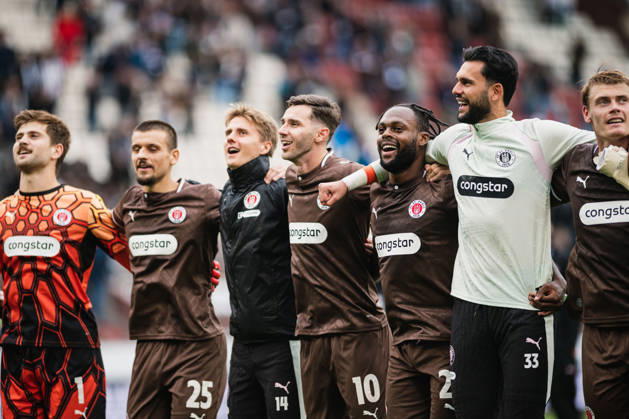 2. Bundesliga: FC St. Pauli vs. Karlsruher SC, October 11, 2026—St. Pauli celebrates the victory with the fans. Soccer, 2. Bundesliga, Matchday 7: FC St. Pauli vs. Karlsruher SC on October 11, 2026, at Millerntor Stadium, Hamburg. DFL regulations prohibit any use of photographs as image sequences and or quasi-video. Copyright: xBEAUTIFULxSPORTS Tonhäuserx