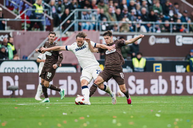 2. Bundesliga: FC St. Pauli vs. Karlsruher SC, October 11, 2026; Christoph Kobald (Karlsruher SC), No. 22, against Arkadiusz Pyrka (FC St. Pauli), No. 11, in a tackle during a soccer match, 2. Bundesliga, Matchday 7: FC St. Pauli vs. Karlsruher SC on October 11, 2026, at Millerntor Stadium, Hamburg. DFL regulations prohibit any use of photographs as image sequences and or quasi-video. Copyright: xBEAUTIFULxSPORTS Tonhäuserx