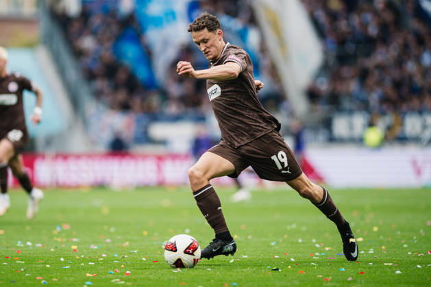 2. Bundesliga: FC St. Pauli vs. Karlsruher SC, October 11, 2026; Martijn Kaars, FC St. Pauli; 19 soccer, 2. Bundesliga, Matchday 7: FC St. Pauli vs. Karlsruher SC on October 11, 2026, at Millerntor Stadium, Hamburg. DFL regulations prohibit any use of photographs as image sequences and or quasi-video. Copyright: xBEAUTIFULxSPORTS Tonhäuserx