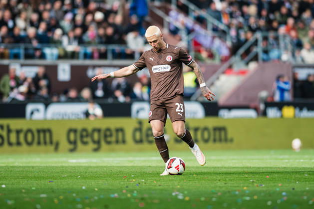 2. Bundesliga: FC St. Pauli vs. Karlsruher SC, October 11, 2026; Louis Oppie, FC St. Pauli; 23 soccer, 2. Bundesliga, Matchday 7: FC St. Pauli vs. Karlsruher SC on October 11, 2026, at Millerntor Stadium, Hamburg. DFL regulations prohibit any use of photographs as image sequences and or quasi-video. Copyright: xBEAUTIFULxSPORTS Tonhäuserx
