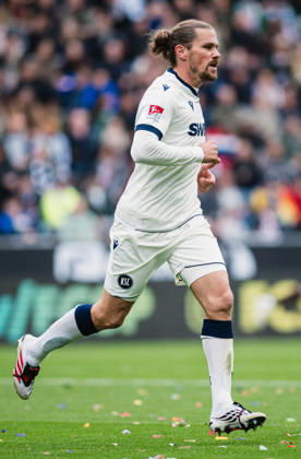 2. Bundesliga: FC St. Pauli vs. Karlsruher SC, October 11, 2026; Sebastian Jung (Karlsruher SC), 2 Soccer, 2. Bundesliga, Matchday 7: FC St. Pauli vs. Karlsruher SC on October 11, 2026, at Millerntor Stadium, Hamburg. DFL regulations prohibit any use of photographs as image sequences and or quasi-video. Copyright: xBEAUTIFULxSPORTS Tonhäuserx