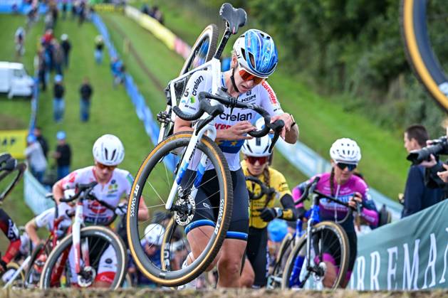 Netherlands Inge Van Der Heijden is pictured in action during the women elite race of the Mosselcross cyclocross cycling event, on Sunday 11 October 2026, in Dendermonde, the first race (out of 7) of the HG Cross competition. DAVIDxPINTENS x189460252x