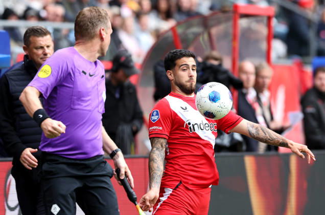 UTRECHT FC Utrecht forward Angel Alarcon during the Vriendenloterij Eredivisie match between FC Utrecht and Willem II at Stadion Galgenwaard on October 11, 2026, in Utrecht, the Netherlands PETER LOUS EYE4IMAGES DeFodi Images