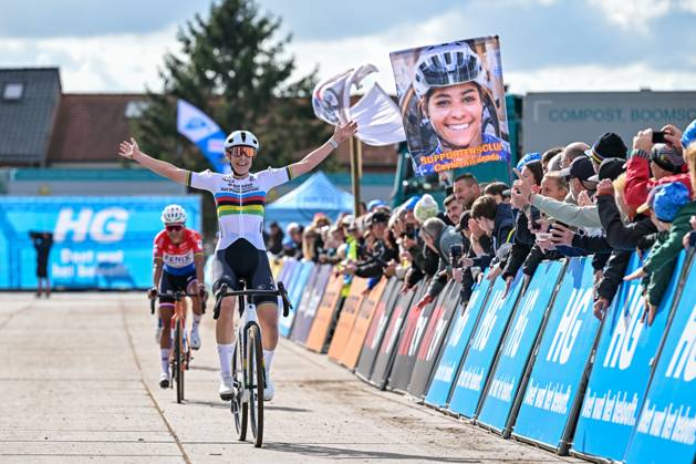 Netherlands Lucinda Brand celebrates as she crosses the finish line to win the women elite race of the Mosselcross cyclocross cycling event, on Sunday 11 October 2026, in Dendermonde, the first race (out of 7) of the HG Cross competition. DAVIDxPINTENS x189460431x