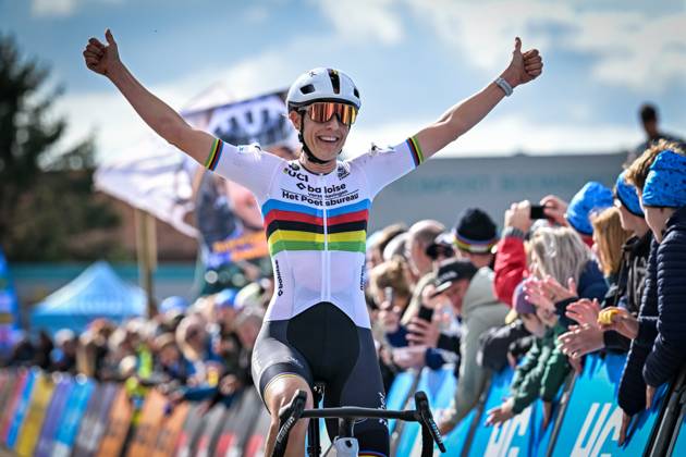 Netherlands Lucinda Brand celebrates as she crosses the finish line to win the women elite race of the Mosselcross cyclocross cycling event, on Sunday 11 October 2026, in Dendermonde, the first race (out of 7) of the HG Cross competition. DAVIDxPINTENS x189460403x