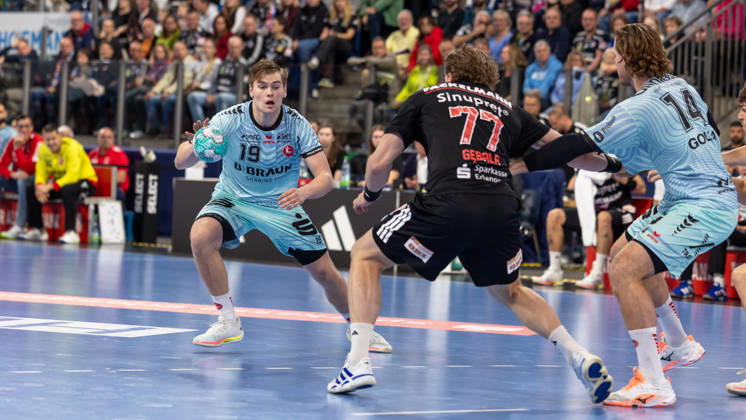Reynir Thor Stefansson (MT Melsungen), 19, looks to get past Maciej Gebala (HC Erlangen), 77 GER, HC Erlangen vs. MT Melsungen, Handball, Opel Handball Bundesliga, Matchday 8, 2026–2027 season, October 11, 2026, GER, HC Erlangen vs. MT Melsungen, Handball, Opel Handball Bundesliga, Matchday 8, 2026–2027 season, October 11, 2026, Nuremberg Copyright: xEibner-Pressefoto ArdanxFuessmanx EP_AFN