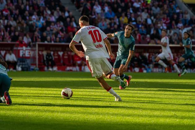 Said El Mala, midfielder, 1. FC Köln 10, during the play that led to the 2-1 goal, 1. FC Köln vs. Borussia Mönchengladbach, soccer, Bundesliga 1, Matchday 5, October 11, 2026. DFB and DFL regulations prohibit any use of photographs as image sequences and or quasi-video. Cologne, North Rhine-Westphalia, Germany Copyright: xkolbert-press MartinxWdziecznyx