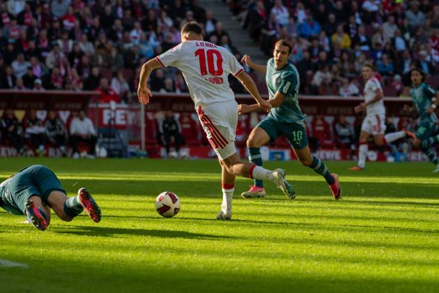 Said El Mala, midfielder, 1. FC Köln 10, during the play that led to the 2-1 goal, 1. FC Köln vs. Borussia Mönchengladbach, soccer, Bundesliga 1, Matchday 5, October 11, 2026. DFB and DFL regulations prohibit any use of photographs as image sequences and or quasi-video. Cologne, North Rhine-Westphalia, Germany Copyright: xkolbert-press MartinxWdziecznyx