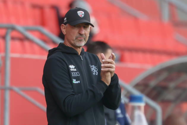 Ingolstadt, Germany, October 11, 2026, 3rd League 2026–2027, Matchday 8: FC Ingolstadt 04 vs. SV Wehen Wiesbaden. Pictured: FCI coach Achim Beierlorzer gesturing on the field. DFB and DFL regulations prohibit any use of photographs as image sequences and or quasi-video. Copyright: xFotostandx xSchäferx
